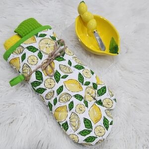 Lemon Print Oven Mitt with Citrus Juicer